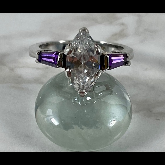 Jewelry - Sterling Silver Gemstone Ring
